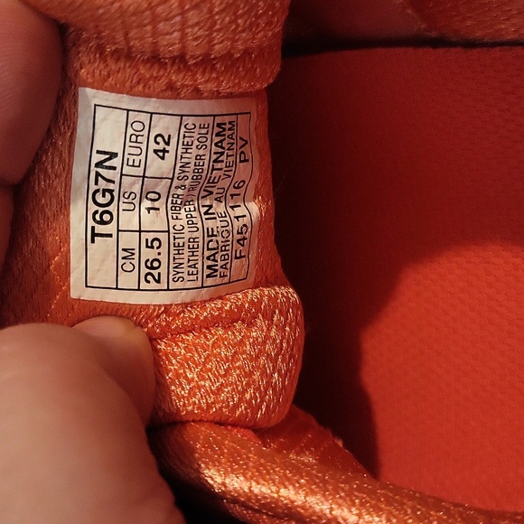 Slightly used Asics size 10 gym shoes - Picture 5 of 6